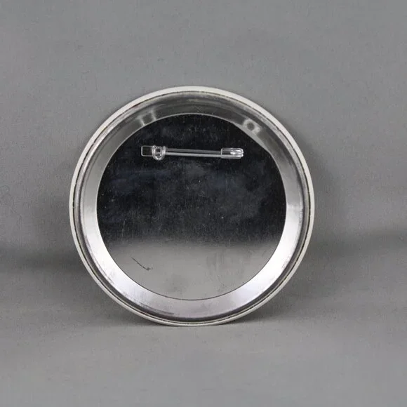 Rare 1980s Mc Donald's Staff Pin - - Peanut's Pop Mobiles - Cup Holders - Picture 2 of 3